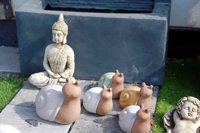 Petites statues escargots