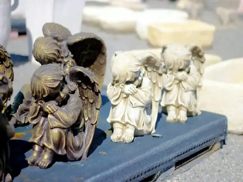 Statues anges au repos